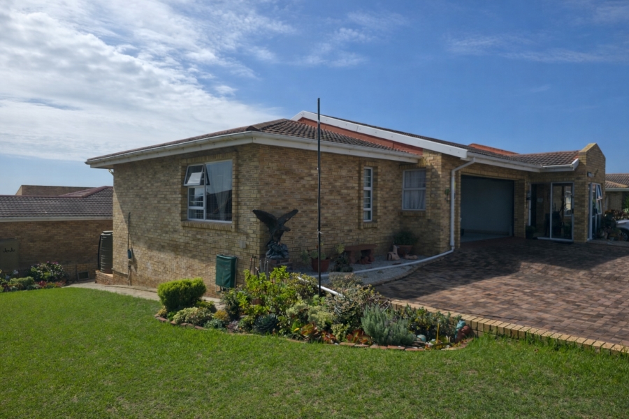 3 Bedroom Property for Sale in Wavecrest Eastern Cape